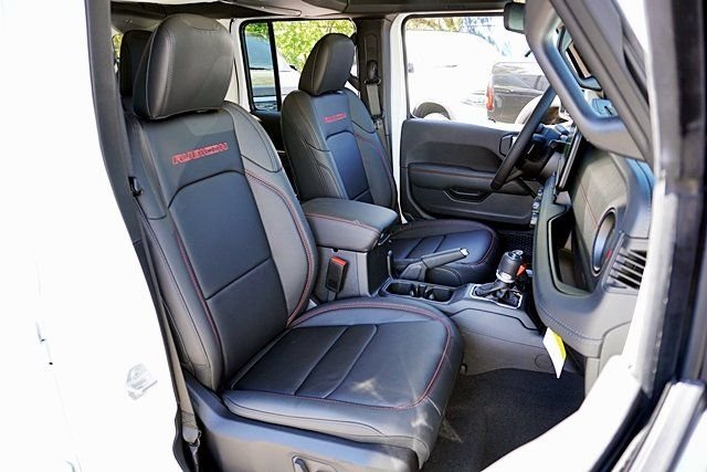 New 2026 Bright White Clear-Coat Exterior Paint Jeep Rubicon image 16