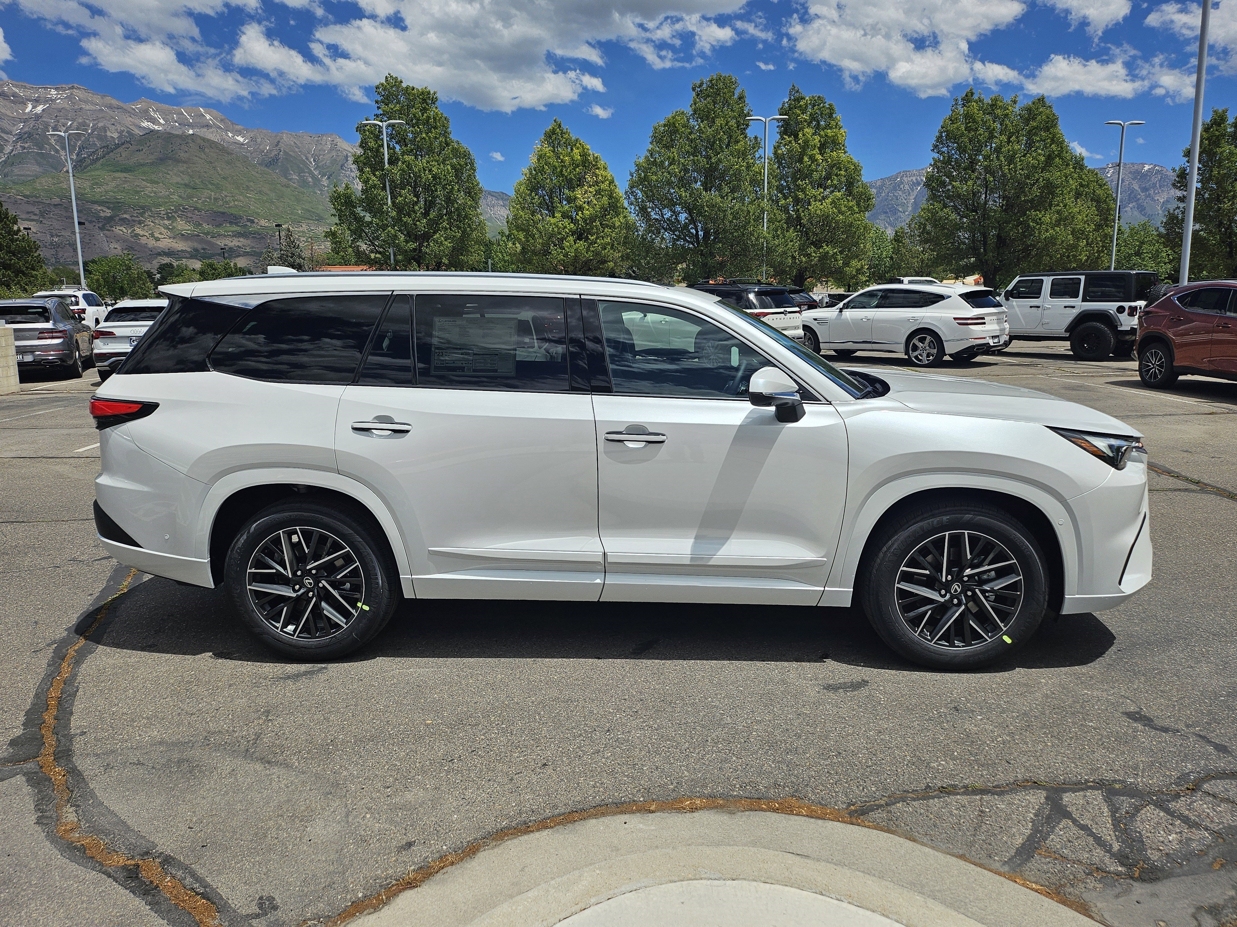 New 2026 Wind Chill Pearl Lexus PREMIUM AWD image 4