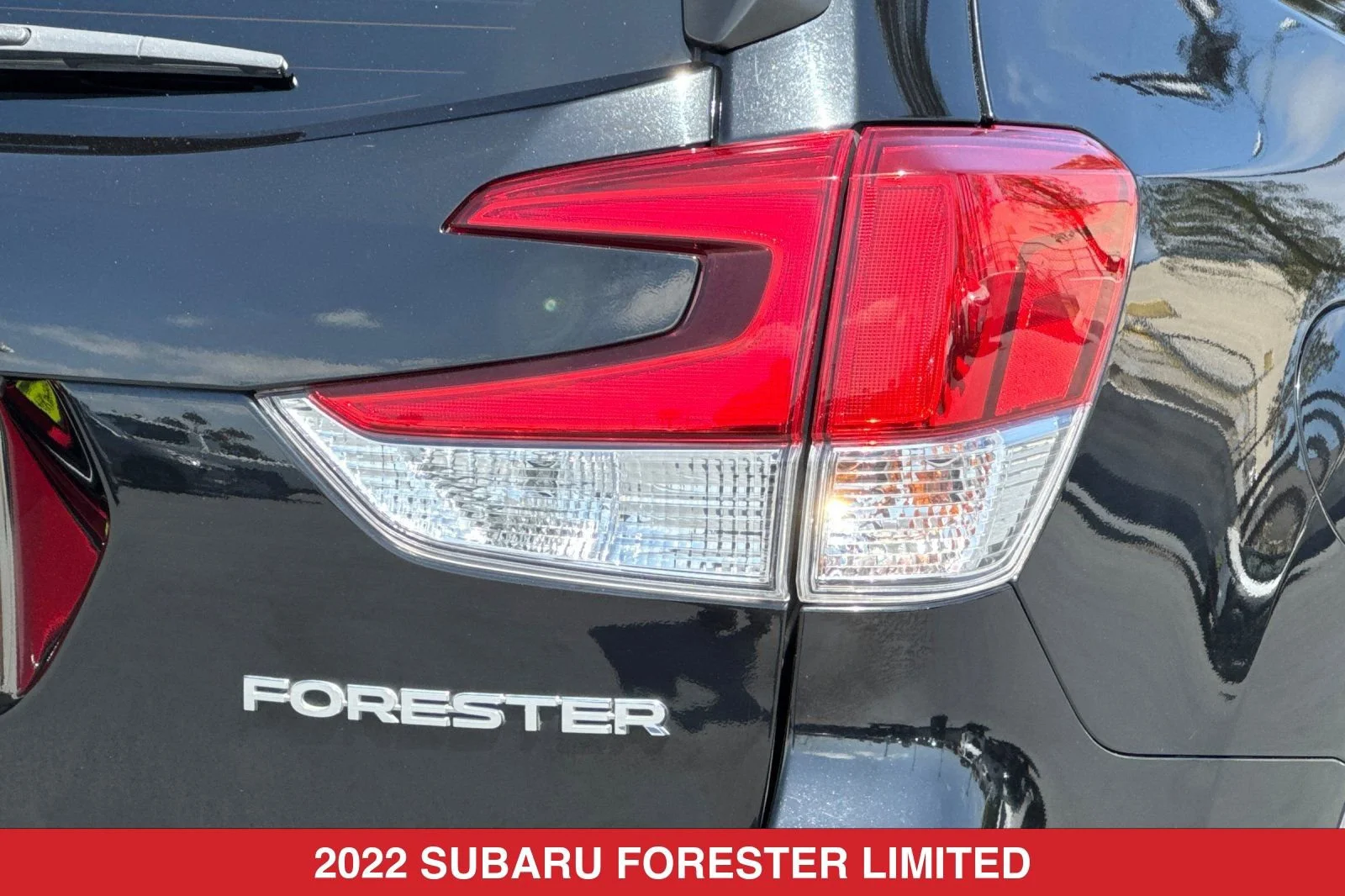 Used 2022 Crystal Black Pearl Subaru Limited image 29
