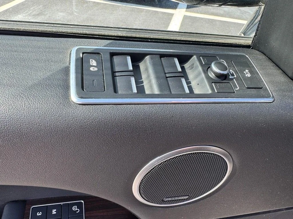 Used 2017 Santorini Black Land Rover HSE image 18