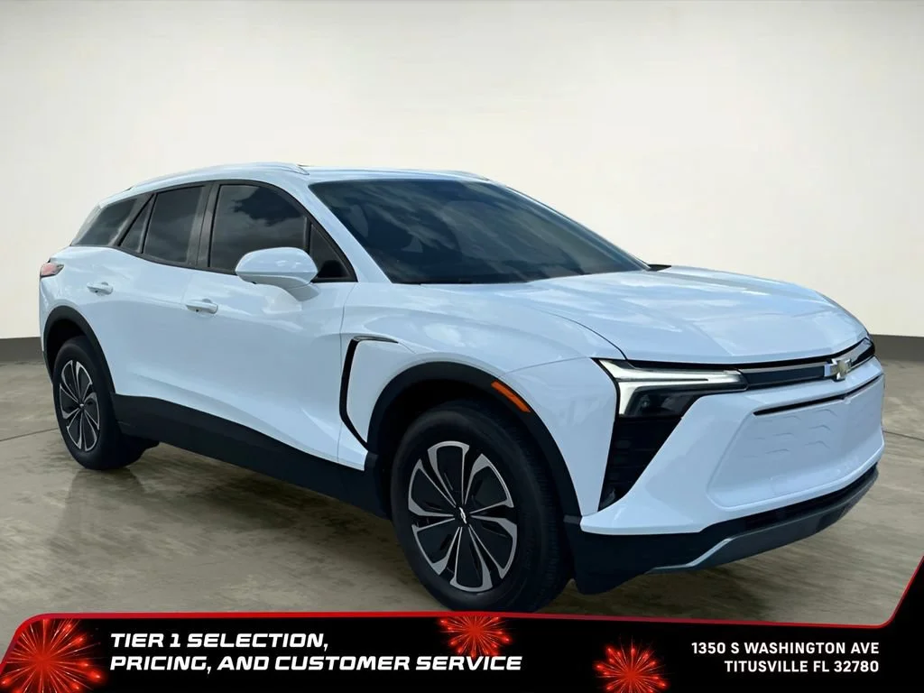 Used 2024 Summit White Chevrolet LT image 13