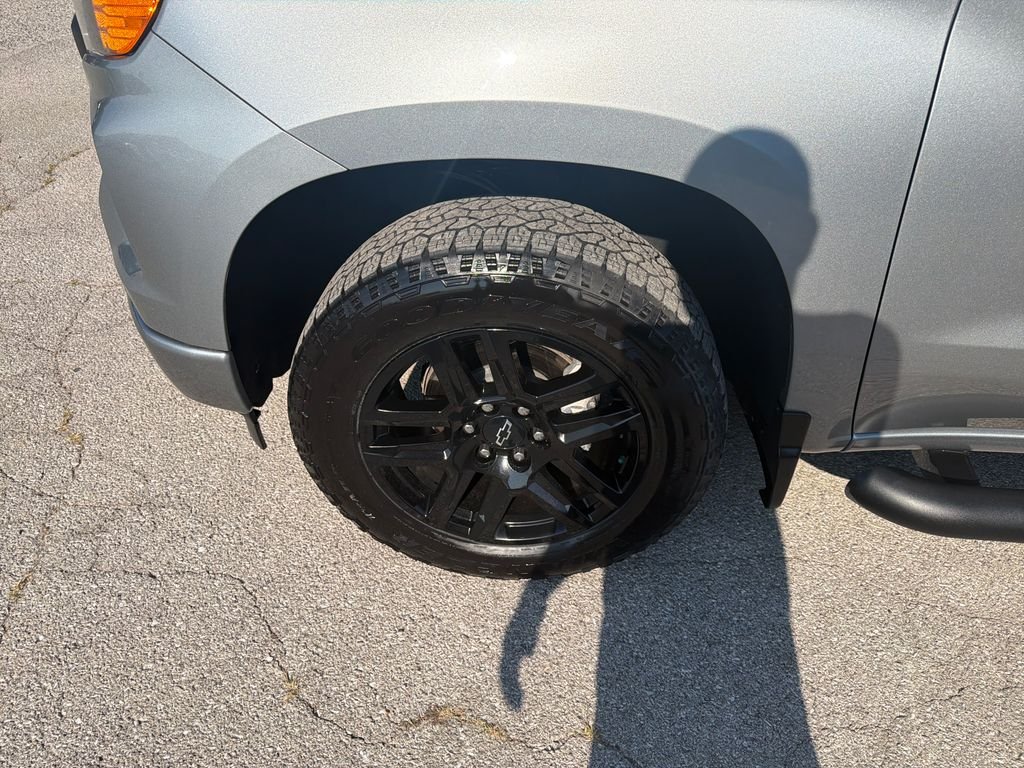 Used 2025 Gray Chevrolet Custom image 10