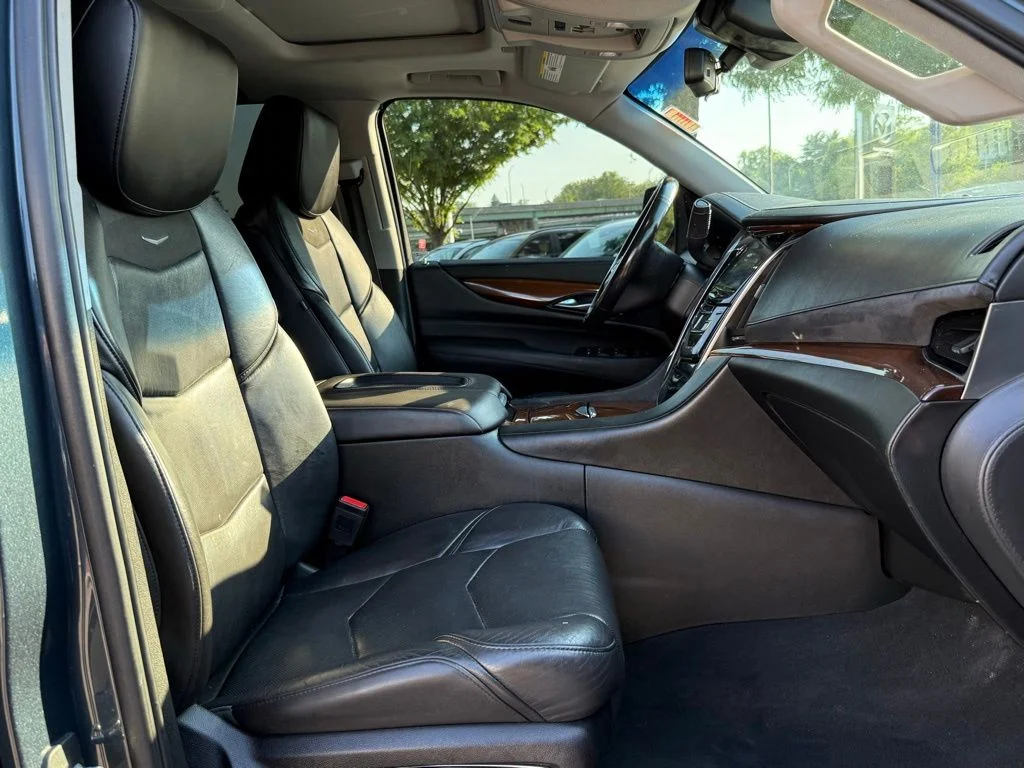 Used 2019 Gray Cadillac Luxury image 30