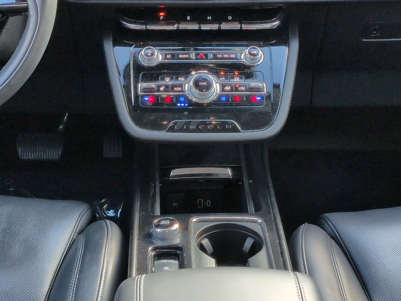 Used 2021 White Lincoln Reserve image 18