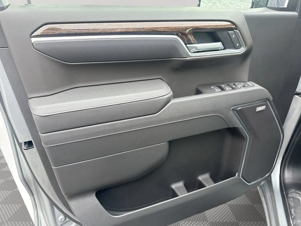 New 2026 Sterling Metallic GMC Elevation image 22