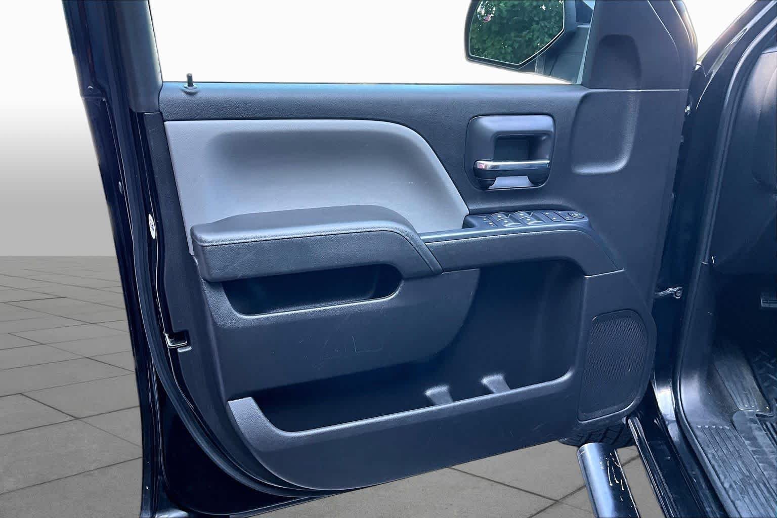 Used 2018 Onyx Black GMC  image 20
