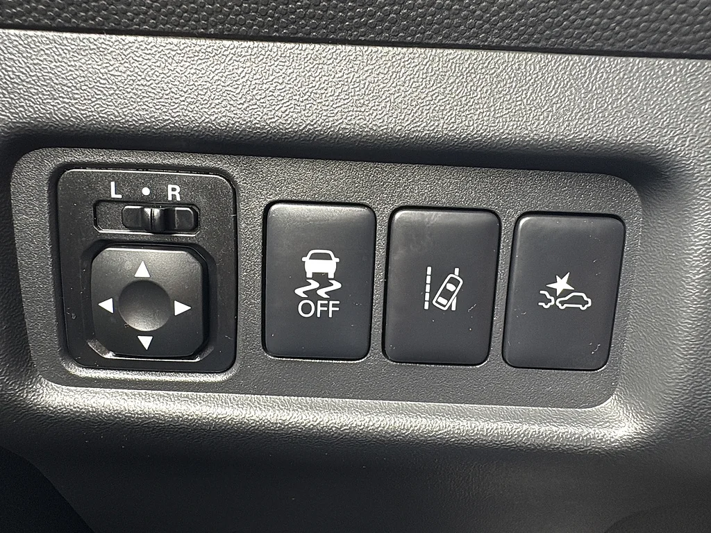 Used 2024 Jet Black Metallic Mitsubishi SE image 22