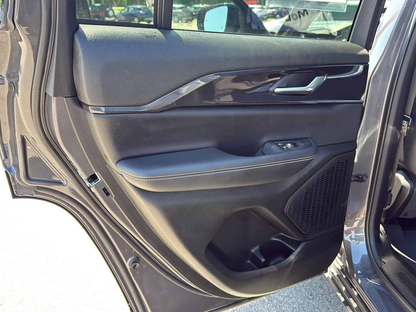 Used 2023 Baltic Gray Metallic Clearcoat Jeep Altitude image 22