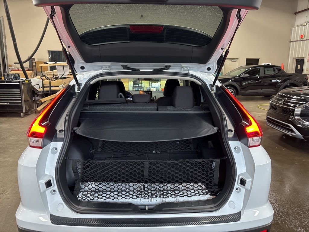 2024 Mitsubishi Eclipse Cross LE - Photo 13