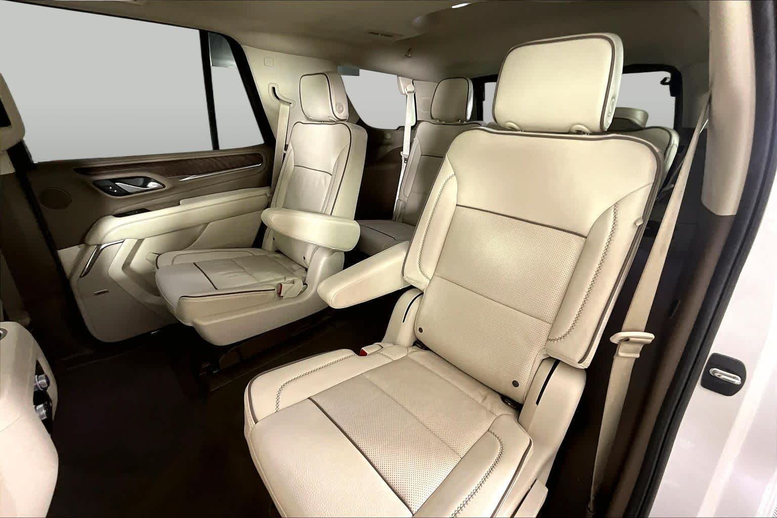 Used 2023 White Frost Tricoat GMC Denali image 18
