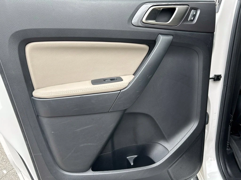 Used 2019 White Ford Lariat image 25