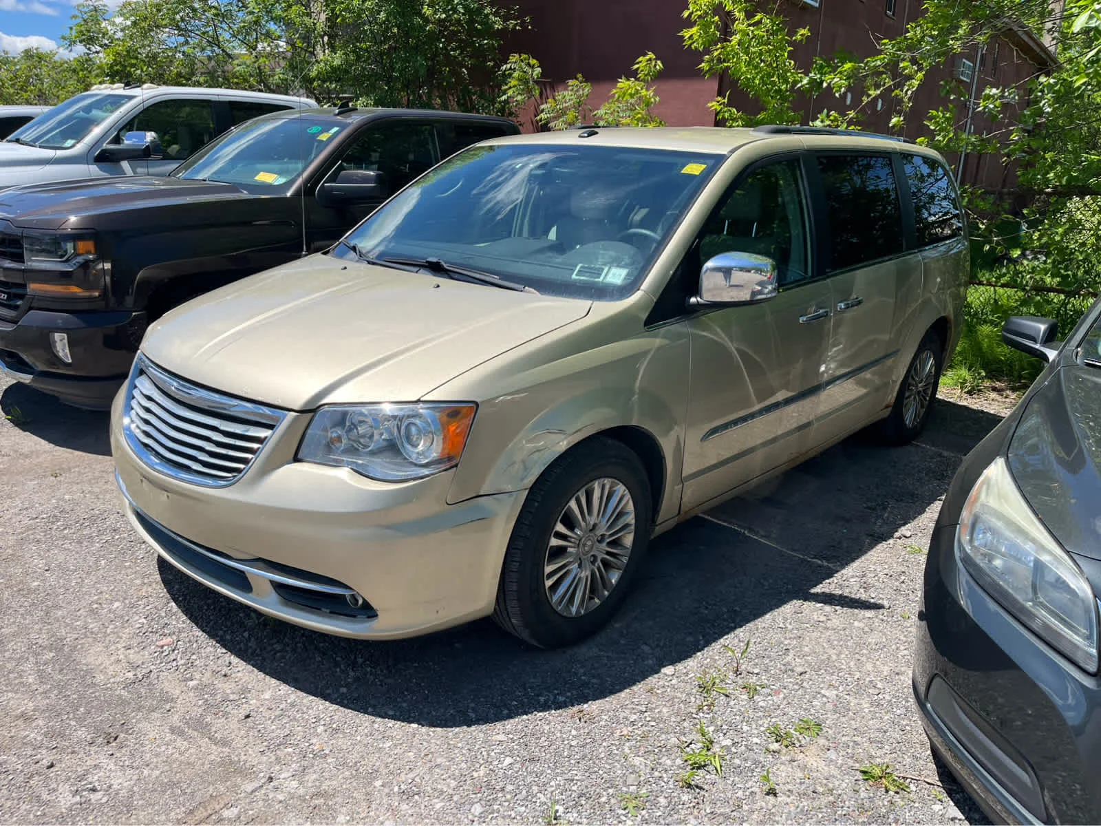 2011 Chrysler Town & Country Limited's photo