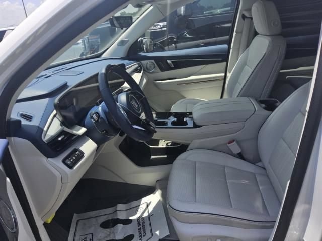 Used 2025 White Frost Tricoat Buick Avenir image 8