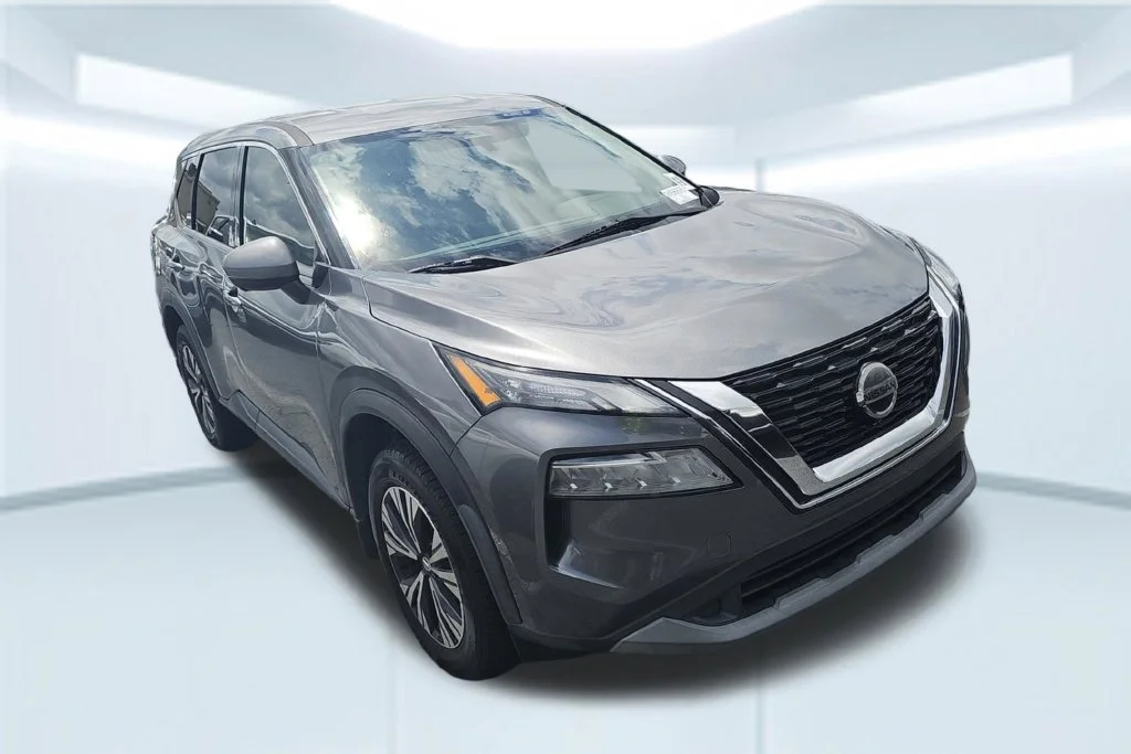 Used 2021 Gray Nissan SV image 5