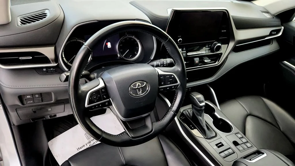 Used 2023 Silver Toyota XLE image 25