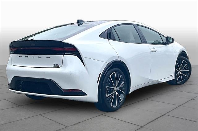 Certified Used 2025 WIND CHILL PEARL Toyota  image 12