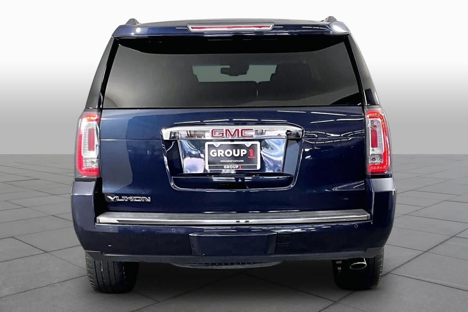 Used 2017 Dark Sapphire Blue Metallic GMC Denali image 5