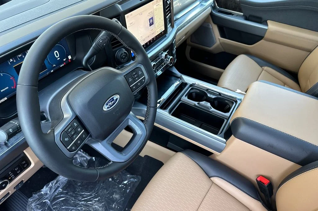 New 2025 Oxford White Ford F-250® Lariat® image 10