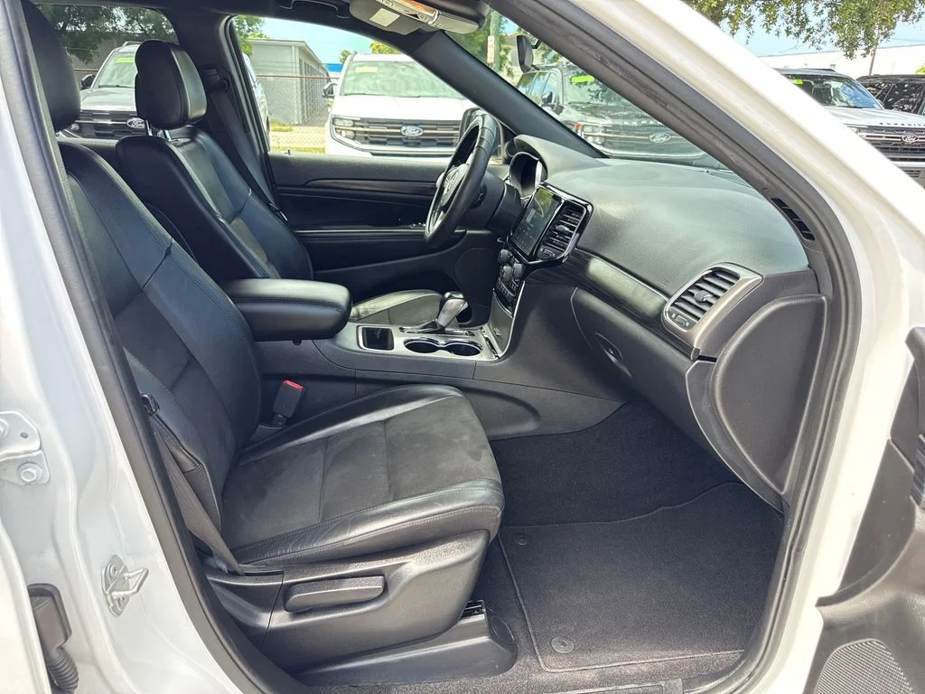 Certified Used 2021 White Jeep Laredo X image 24