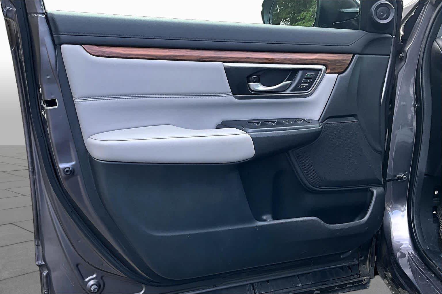 Used 2018 Gunmetal Metallic Honda Touring image 22