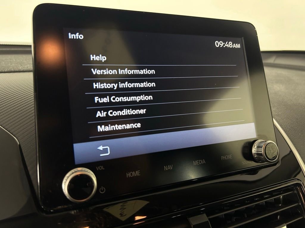 Used 2024 Silver Mitsubishi SE image 3