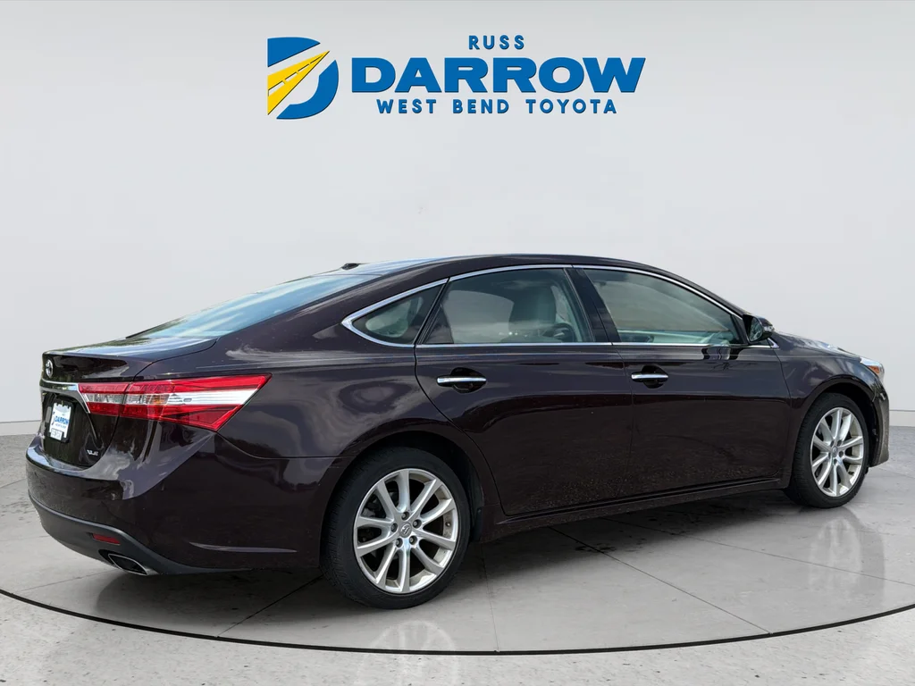 Used 2013 Red Toyota XLE Touring image 4