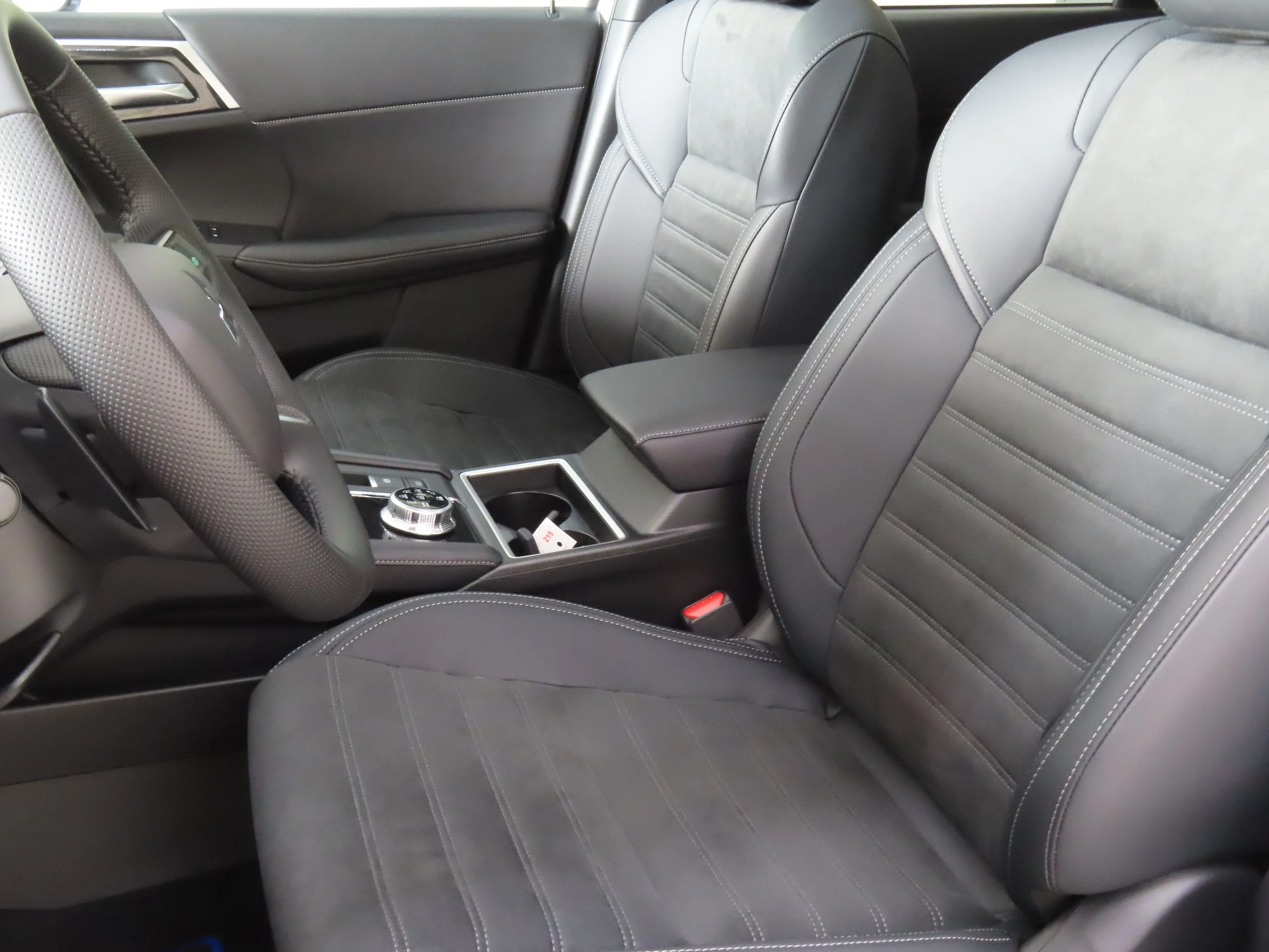 2025 Mitsubishi Outlander Plug-in Hybrid SE - Photo 9