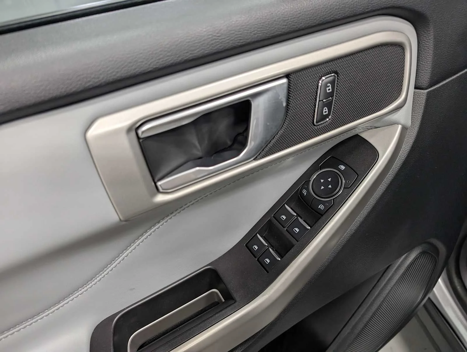 Used 2023 Iconic Silver Metallic Ford XLT image 40