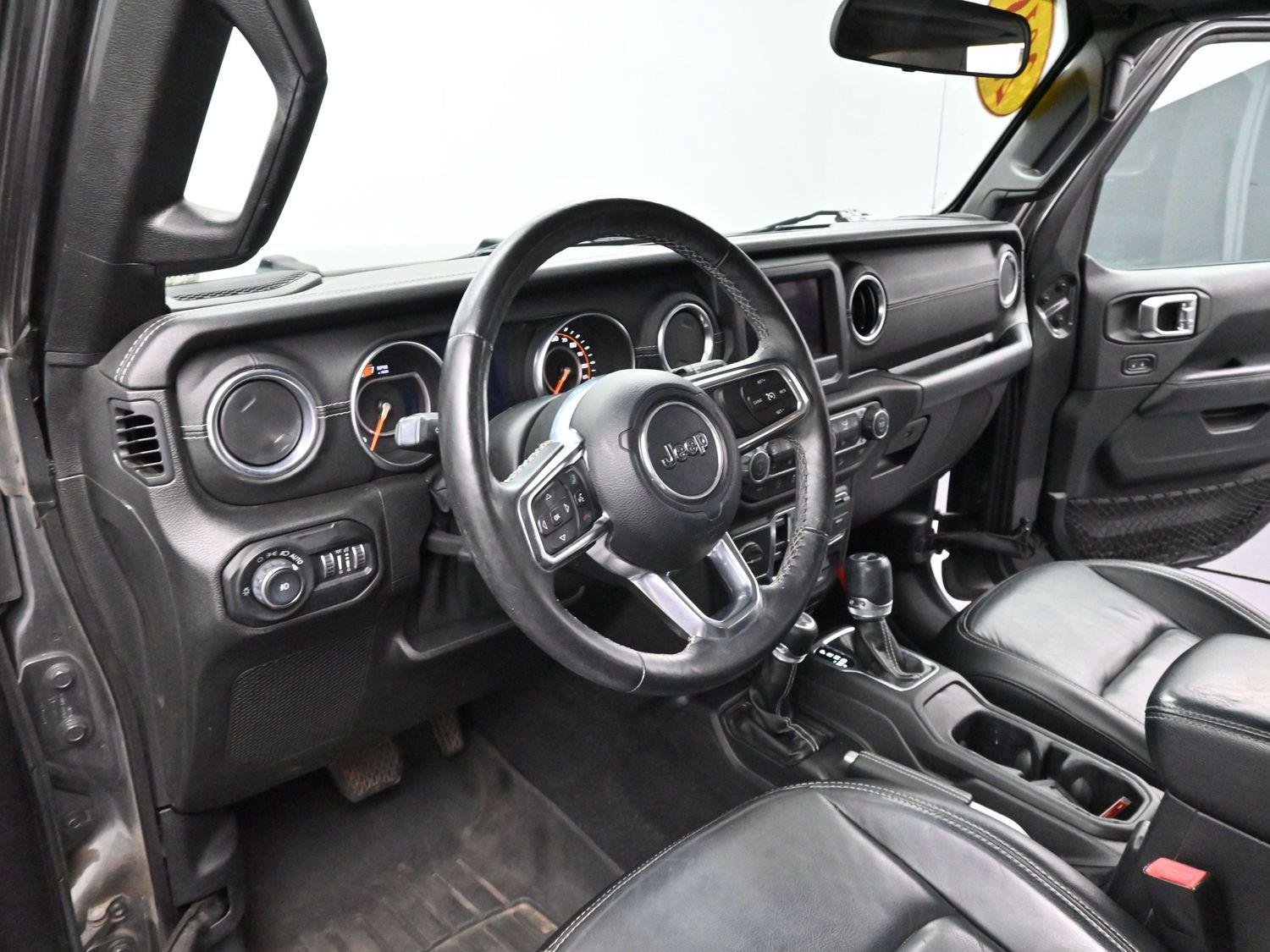 Used 2018 Granite Crystal Metallic Clearcoat Jeep Sahara image 15