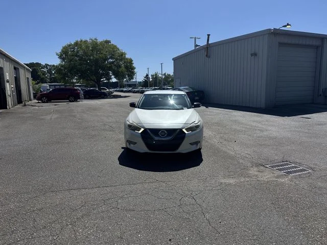 Used 2016 White Nissan SR image 2