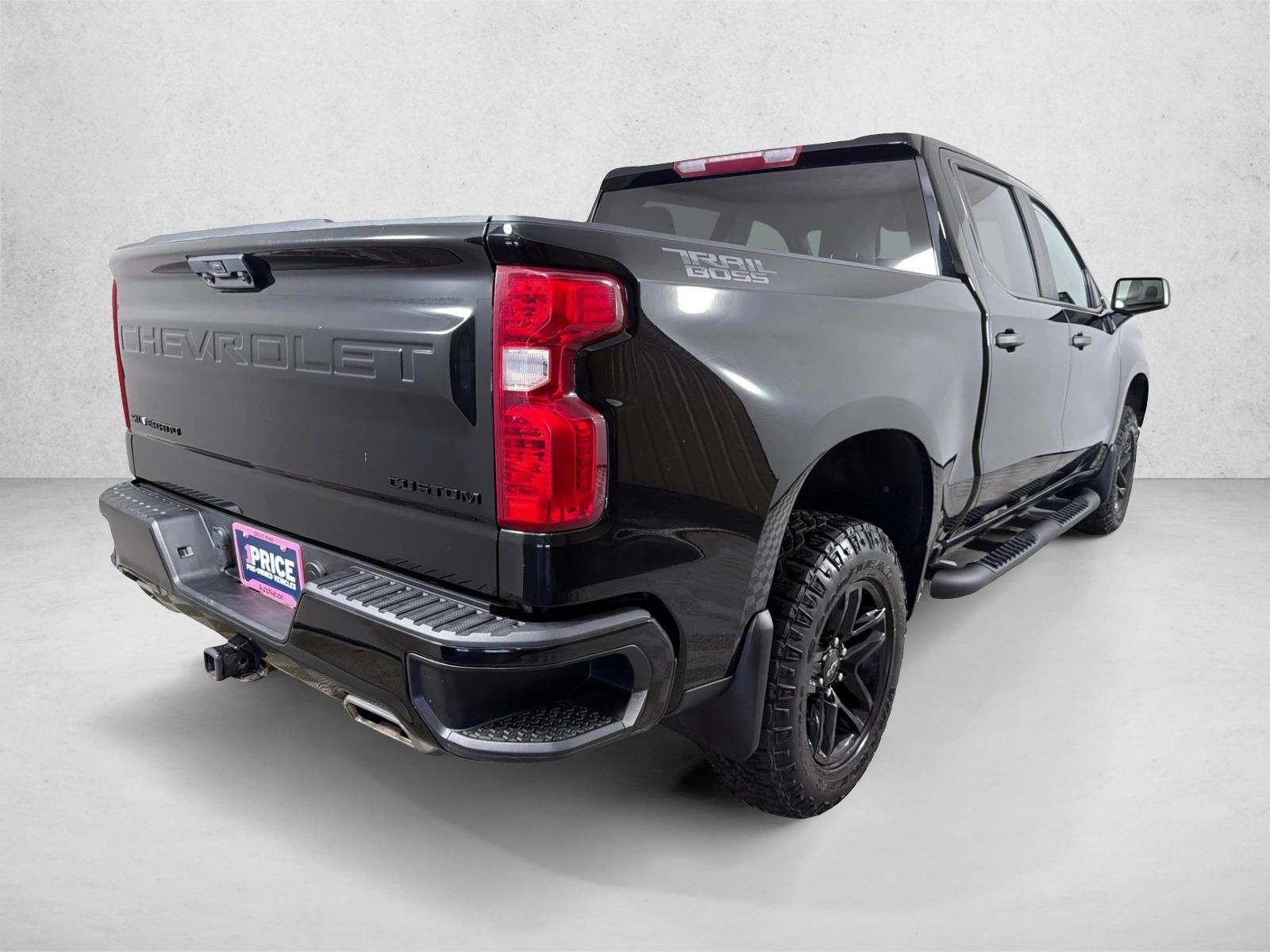 Used 2023 Black CHEVROLET  image 3