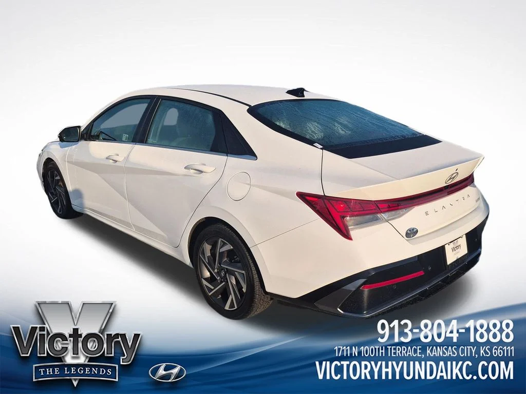 Used 2024 White Hyundai Limited image 3