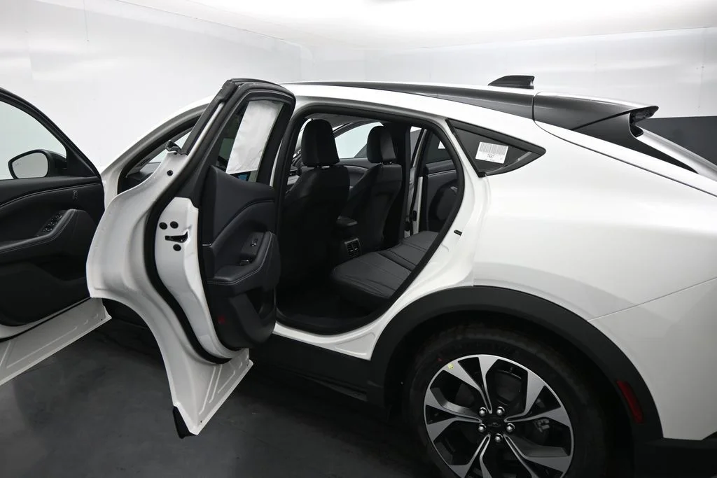 New 2026 Star White Metallic Tri-coat Ford Select image 15