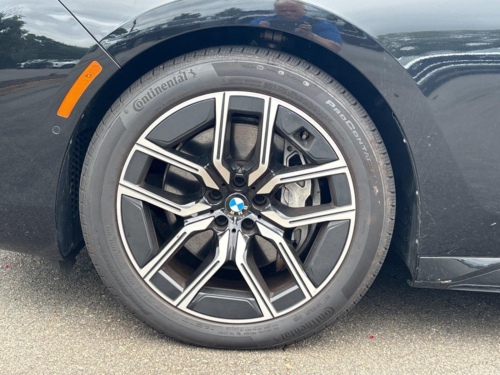 Used 2024 Black Sapphire Metallic BMW 740i image 9