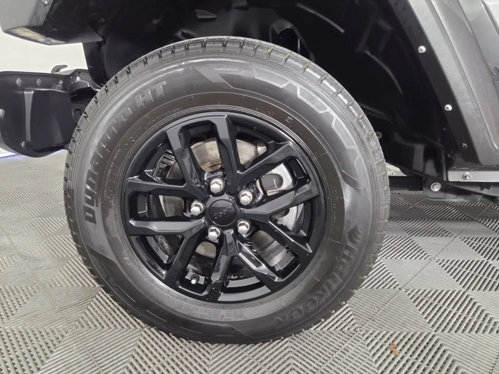 Used 2022 Granite Crystal Metallic Clearcoat Jeep Altitude image 8