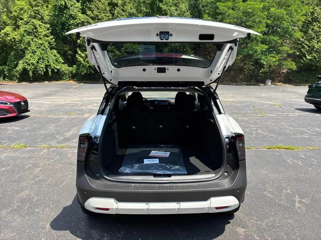 New 2026 Aspen White TriCoat / Super Black Two-tone Nissan SV image 13