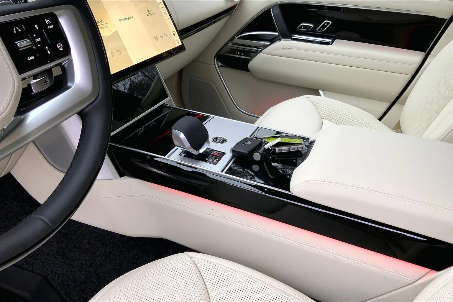 New 2026 Fuji White Land Rover SE image 9