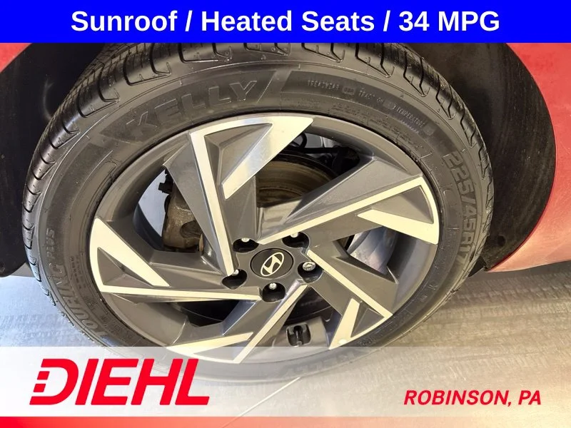 Used 2024 Red Hyundai SEL image 8