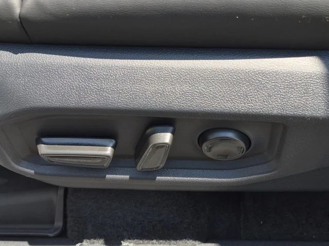 New 2026 Wind Chill Pearl <sup>1</sup> Toyota  Platinum image 12