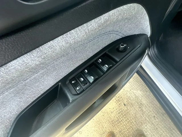 Used 2024 White Jeep Latitude image 16