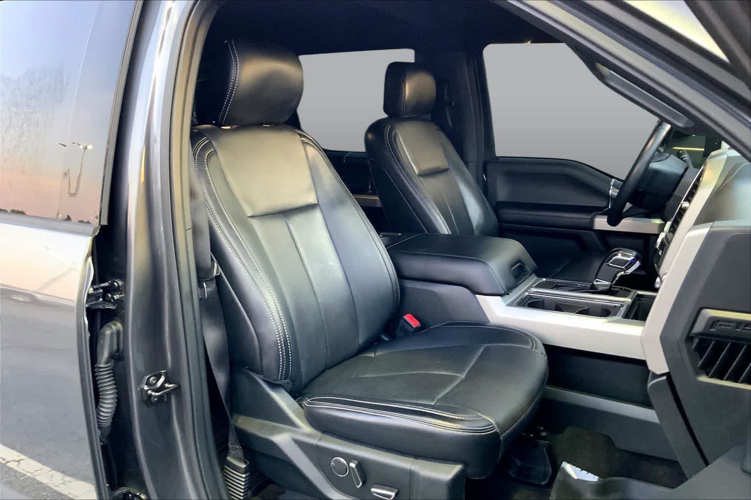 Used 2018 Magnetic Ford LARIAT image 9