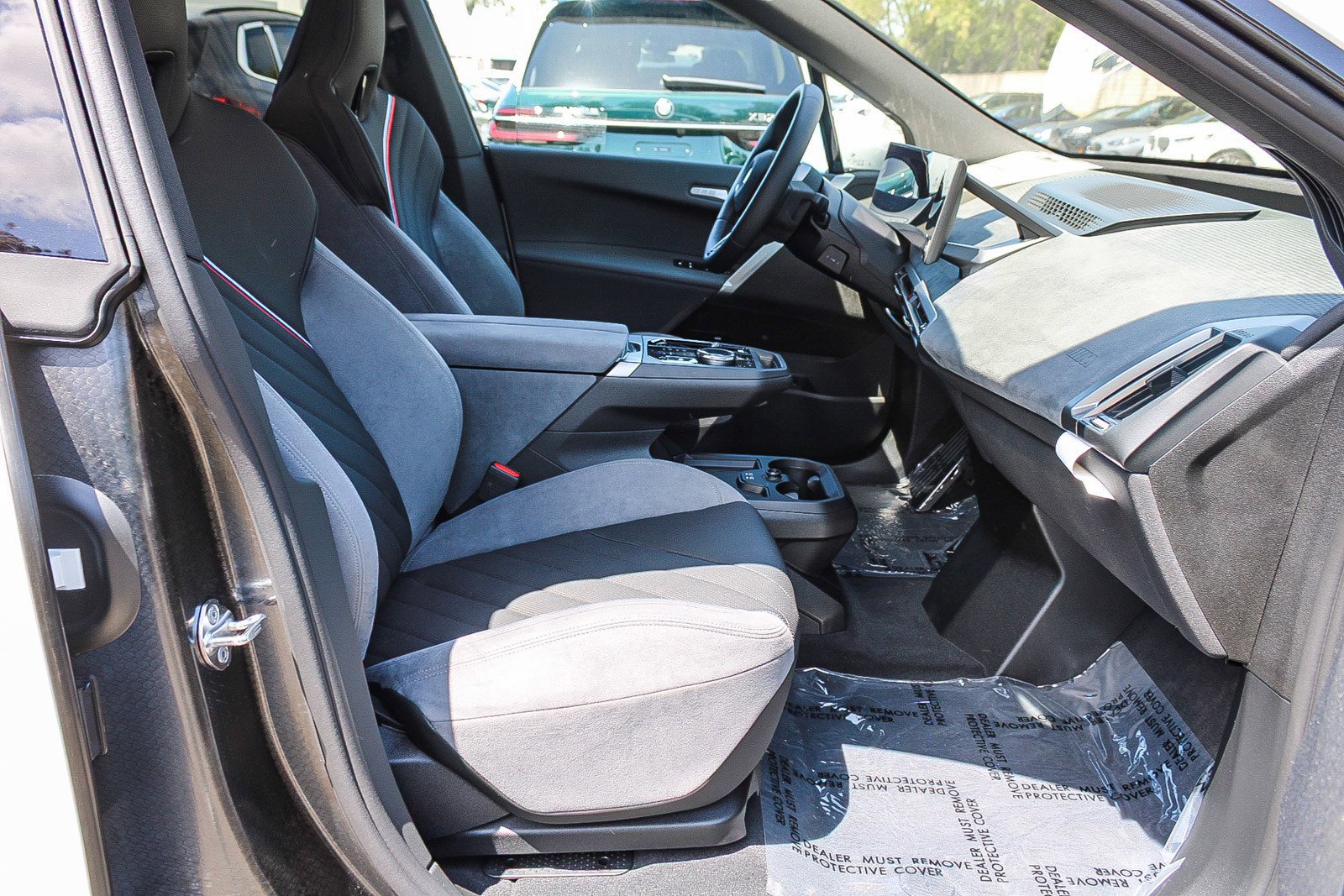 2026 BMW iX 60 - Photo 16