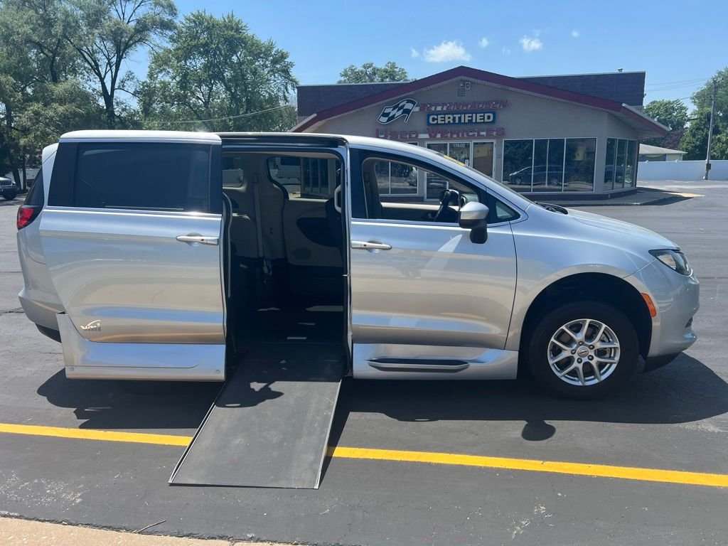 Used 2023 Silver Chrysler LX image 2
