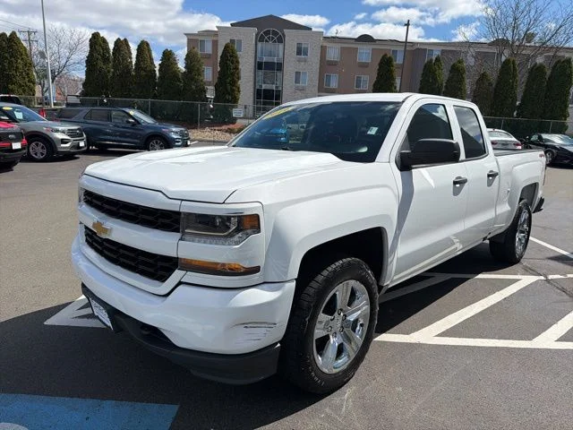 Used 2019 White Chevrolet Silverado Custom image 3
