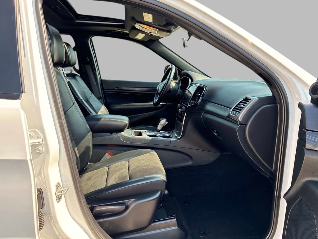 Used 2021 White Jeep Laredo X image 9