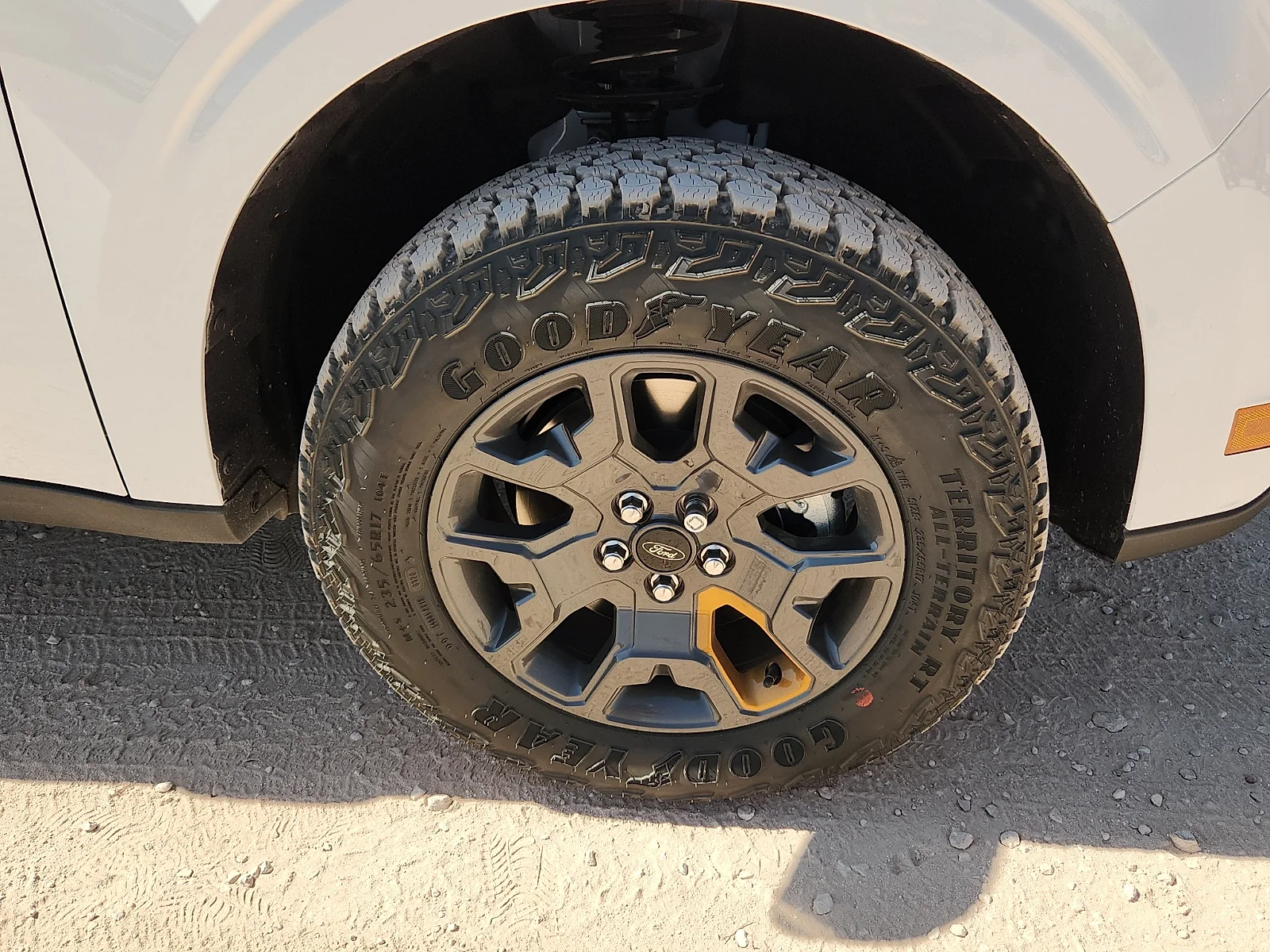 New 2026 Oxford White Ford Tremor image 9