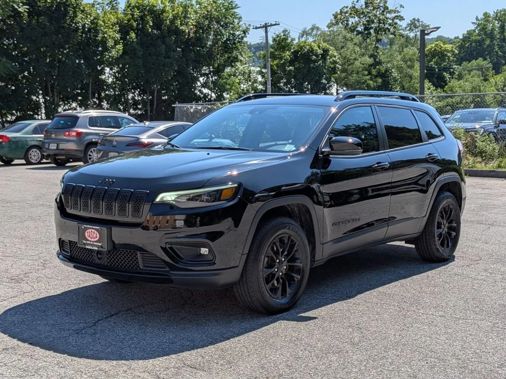 Used 2023 Black Jeep Altitude image 10