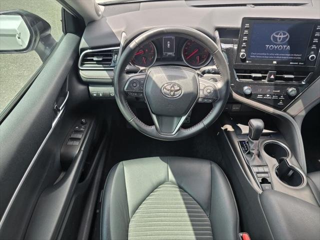 Certified Used 2022 MID BLK/WIND CHILL Toyota  image 23