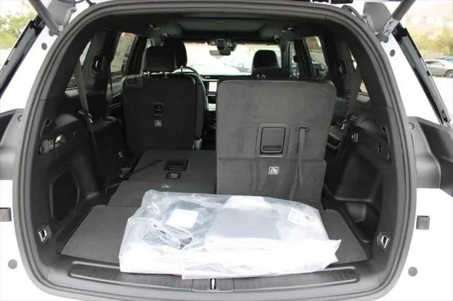 New 2026 Bright White Clear-Coat Exterior Paint Jeep Limited image 10