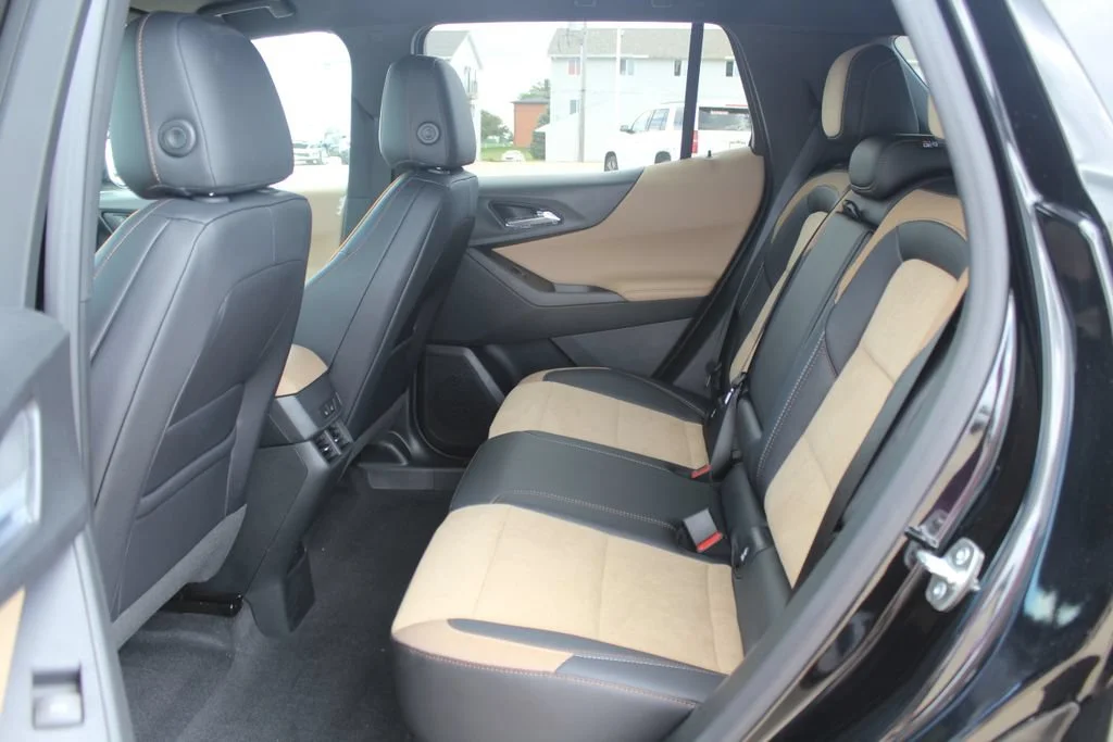 New 2026 Mosaic Black Metallic Chevrolet ACTIV image 9